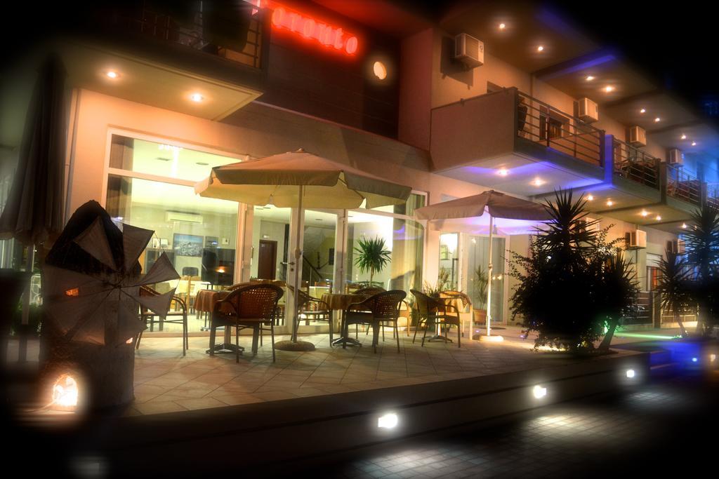 Paralía Hotel Toronto מראה חיצוני תמונה