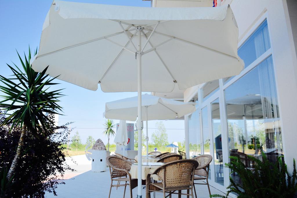 Paralía Hotel Toronto מראה חיצוני תמונה
