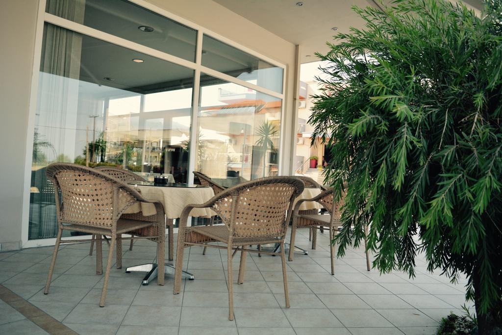 Paralía Hotel Toronto מראה חיצוני תמונה